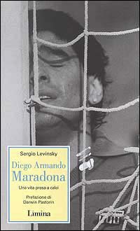 Diego Armando Maradona. Una vita presa a calci