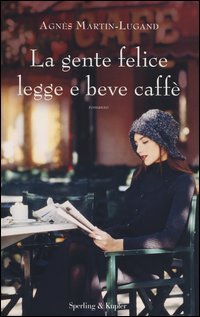 La gente felice legge e beve caffè