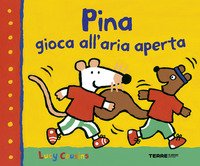 Pina gioca all'aria aperta