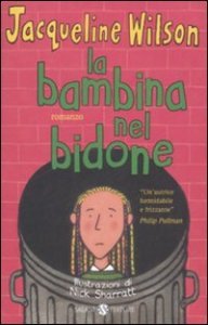 La bambina nel bidone