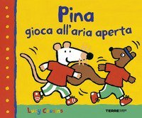 Pina gioca all'aria aperta