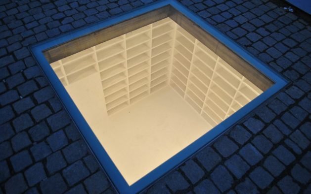 QUANDO I LIBRI BRUCIANO